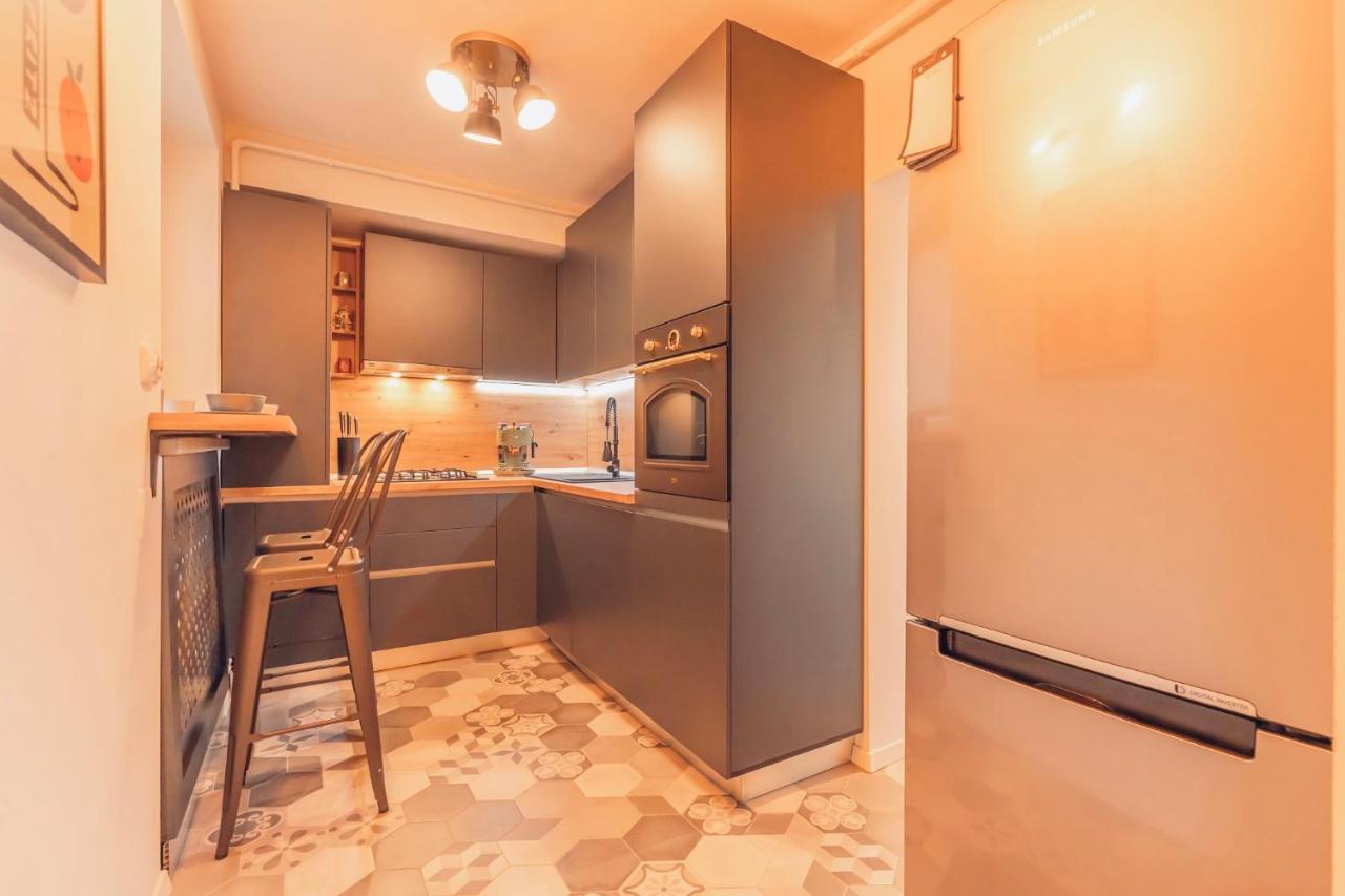 Castanilor 6 - Hip Industrial Apartment Close To City Centre Brasov Bagian luar foto