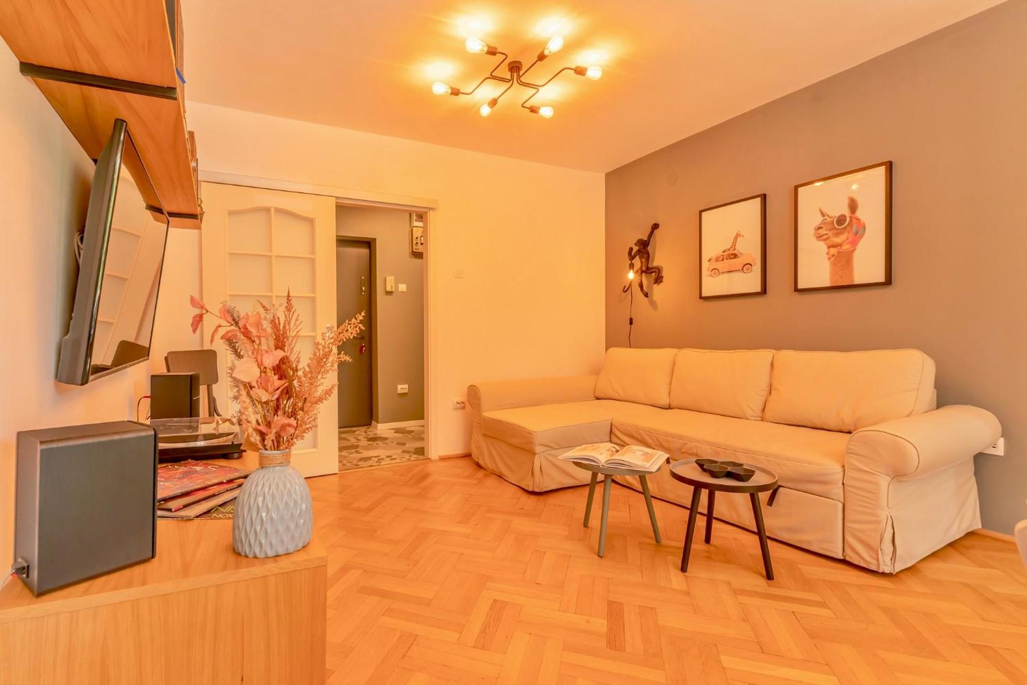 Castanilor 6 - Hip Industrial Apartment Close To City Centre Brasov Bagian luar foto