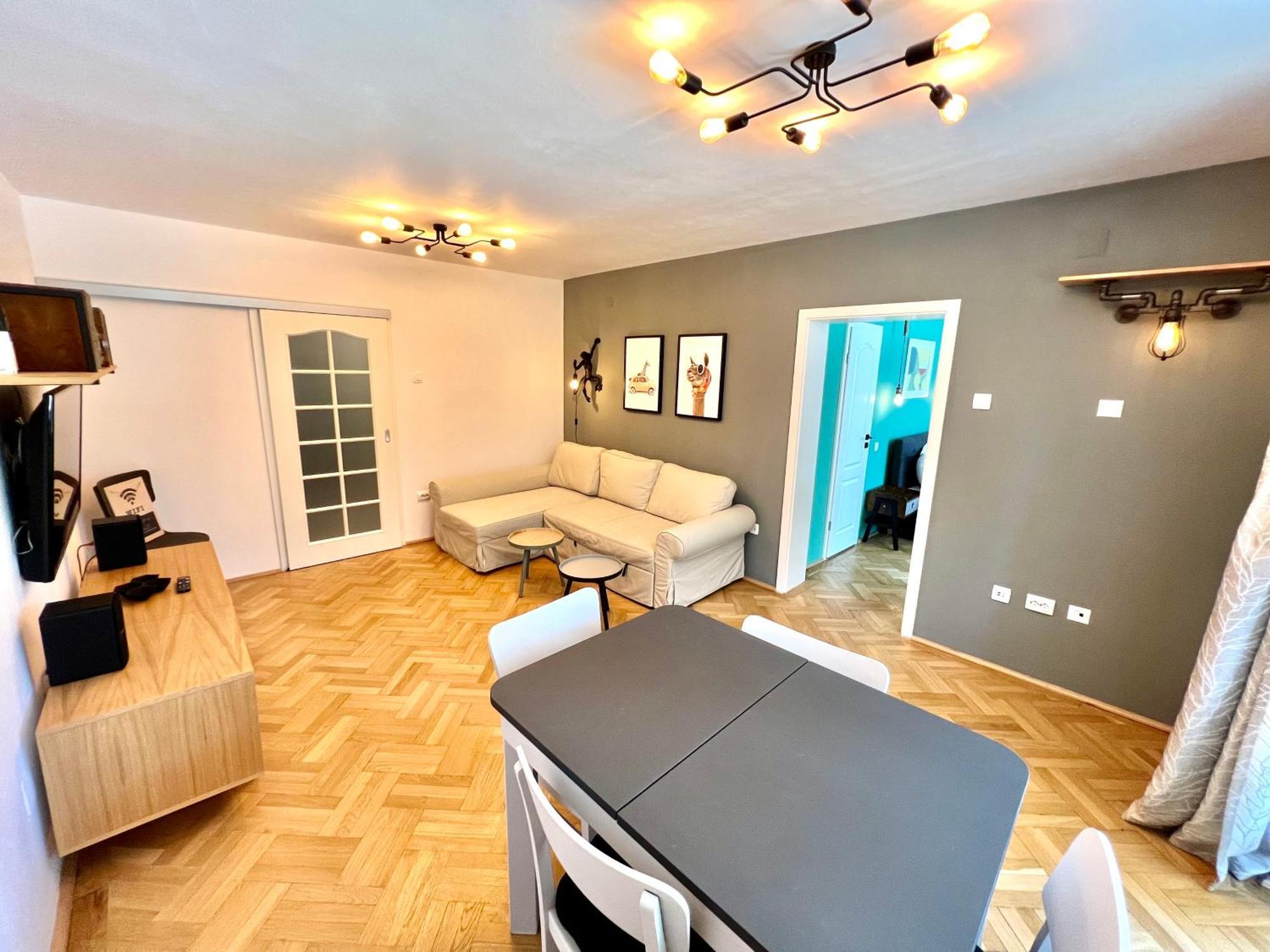 Castanilor 6 - Hip Industrial Apartment Close To City Centre Brasov Bagian luar foto